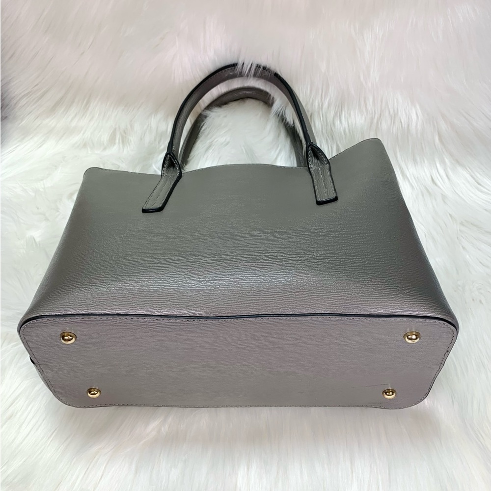 🎉4x Host Pick!🎉 Bebe gray tote bag gold includes removable shoulder strap NWOT - Picture 3 of 16